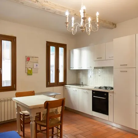Graceful Apartment In The Heart Of Florence-2