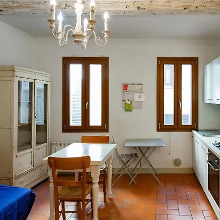 Graceful Apartment In The Heart Of Florence-3